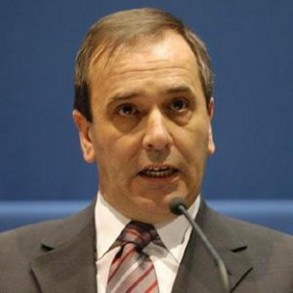 José Antonio Alonso recalca a los jueces que los problemas se resuelven "trabaj José Antonio Alonso recalca a los jueces que los problemas se resuelven "trabajando" y "no haciendo huelga"