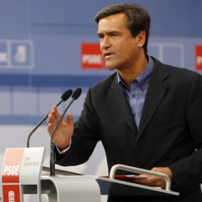 López Aguilar critica al PP por intentar censurar un debate sobre el pluralismo López Aguilar critica al PP por intentar censurar un debate sobre el pluralismo informativo