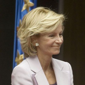 Elena Salgado defiende los PGE para 2010 como el instrumento para sentar las bas Elena Salgado defiende los PGE para 2010 como el instrumento para sentar las bases de la recuperación