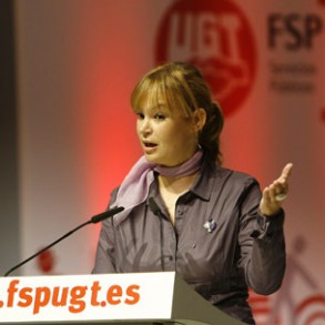 Pajín pide al PP "un ejercicio de responsabilidad" y que, además de criticar, Pajín pide al PP "un ejercicio de responsabilidad" y que, además de criticar, presente "una alternativa útil"