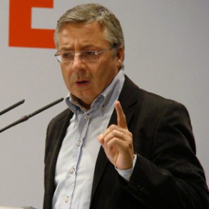 Blanco: Donde el PSOE ve personas, Rajoy ve sólo votos, donde el PSOE ve ries Blanco: Donde el PSOE ve personas, Rajoy ve sólo votos, donde el PSOE ve riesgos sociales, Rajoy sólo ve réditos electorales