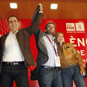 Pajín en Valencia: "Hay que abrir las ventanas de las instituciones para que se Pajín en Valencia: "Hay que abrir las ventanas de las instituciones para que se vaya el PP y corra el aire"