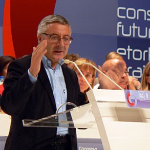 Blanco: Mientras algunos trabajamos para garantizar el crédito a familias y e Blanco: Mientras algunos trabajamos para garantizar el crédito a familias y empresas, a otros sólo les preocupa el control político de las cajas