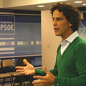 Zerolo destaca la "impronta social" de los Presupuestos Generales de 2010 donde Zerolo destaca la "impronta social" de los Presupuestos Generales de 2010 donde 1 de cada 2 euros se destinan a inversión social
