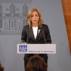 Chacón: "El objetivo del Gobierno es que los tripulantes del Alakrana regresen Chacón: "El objetivo del Gobierno es que los tripulantes del Alakrana regresen a casa sanos y salvos"