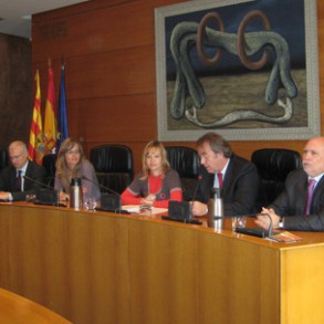 Pajín: La política del Gobierno frente a la crisis es coherente con los va Pajín: La política del Gobierno frente a la crisis es coherente con los valores socialistas, eficaz en la gestión y ambiciosa en lo social