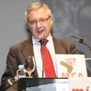 Blanco celebra el acuerdo entre patronal y sindicatos y destaca la "madurez y re Blanco celebra el acuerdo entre patronal y sindicatos y destaca la "madurez y responsabilidad" de UGT y CCOO