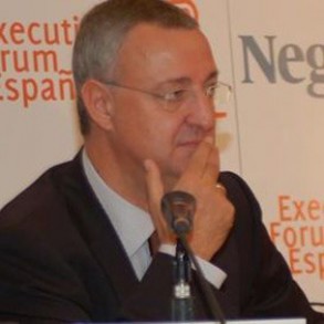 Caldera anuncia que la Ley de Economía Sostenible permitirá a España en 2025 Caldera anuncia que la Ley de Economía Sostenible permitirá a España en 2025 elevar su renta per cápita un 20% y su tasa de empleo en 10 puntos