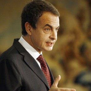 Zapatero garantiza una "impecable y rápida" aplicación del Tratado de Lisboa Zapatero garantiza una "impecable y rápida" aplicación del Tratado de Lisboa