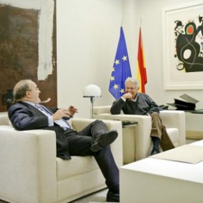 Zapatero y el grupo de expertos en economía y política europea aspiran a logra Zapatero y el grupo de expertos en economía y política europea aspiran a lograr un gobierno económico de la UE