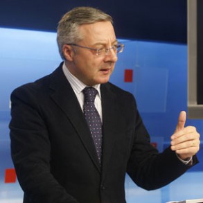 Blanco recuerda que la norma del padrón la hizo Rajoy y que lo "único" que hay Blanco recuerda que la norma del padrón la hizo Rajoy y que lo "único" que hay que hacer con la ley "es cumplirla"