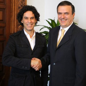 Zerolo se entrevista con la presidenta del PRI, Beatriz Paredes, y con el alcald Zerolo se entrevista con la presidenta del PRI, Beatriz Paredes, y con el alcalde de México, Marcelo Ebrard