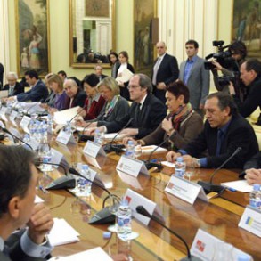 El Gobierno socialista sigue dando pasos para un Pacto por la Educación El Gobierno socialista sigue dando pasos para un Pacto por la Educación