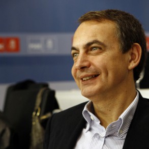 Zapatero pide "tenacidad, confianza y sensibilidad social" porque "el rumbo" to Zapatero pide "tenacidad, confianza y sensibilidad social" porque "el rumbo" tomado para responder a la crisis y a las dificultades "es el adecuado"