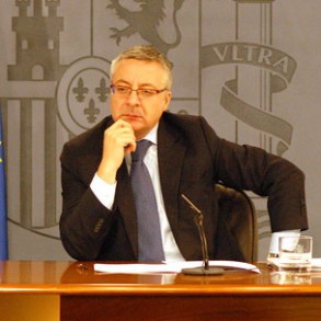 El Gobierno retira a los controladores la capacidad de organizar su servicio El Gobierno retira a los controladores la capacidad de organizar su servicio