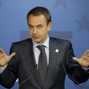 Zapatero: "Hay que ayudar a Grecia. Y lo va a hacer Europa y el Eurogrupo" Zapatero: "Hay que ayudar a Grecia. Y lo va a hacer Europa y el Eurogrupo"