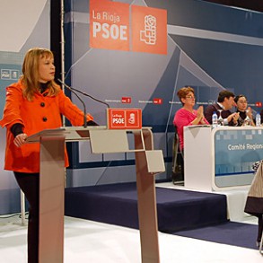 Pajín: "Vamos a dialogar con todos los partidos, sindicatos, empresarios e inst Pajín: "Vamos a dialogar con todos los partidos, sindicatos, empresarios e instituciones para salir cuanto antes de la crisis"