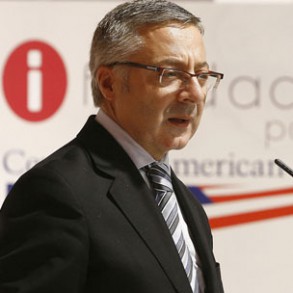 Blanco cree que a España le volverá a ir bien cuando salga "con fuerza" de la Blanco cree que a España le volverá a ir bien cuando salga "con fuerza" de la crisis y que al PP "le seguirá yendo mal"