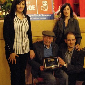 Homenaje al militante socialista más veterano Homenaje al militante socialista más veterano