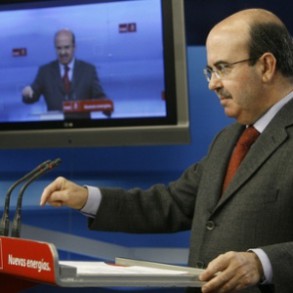 Zarrías afirma que el decreto anticrisis es "fundamental" para la recuperación Zarrías afirma que el decreto anticrisis es "fundamental" para la recuperación económica