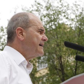Chaves acusa al PP de usar "la ley del embudo" al pedir reducción de altos carg Chaves acusa al PP de usar "la ley del embudo" al pedir reducción de altos cargos y aumentar los suyos