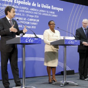 Zapatero apuesta por una "Unión Latinoamericana" como factor de equilibrio ante Zapatero apuesta por una "Unión Latinoamericana" como factor de equilibrio ante los riesgos de la globalización