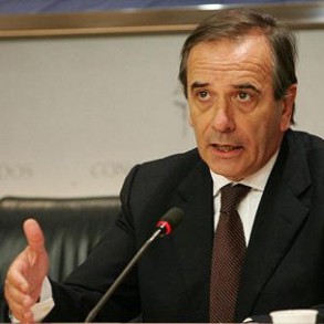 Alonso pide responsabilidad a los partidos para apoyar las medidas de ajuste pro Alonso pide responsabilidad a los partidos para apoyar las medidas de ajuste propuestas por el gobierno