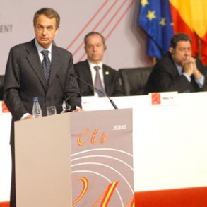 Zapatero y Sarkozy apuestan por acelerar medidas y despejar dudas de mercados Zapatero y Sarkozy apuestan por acelerar medidas y despejar dudas de mercados