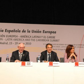 Zapatero destaca que ha sido una cumbre de "aciertos y resultados" Zapatero destaca que ha sido una cumbre de "aciertos y resultados"