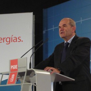 Chaves: "La reforma laboral no dará ventaja a empresarios sobre los trabajadore Chaves: "La reforma laboral no dará ventaja a empresarios sobre los trabajadores"