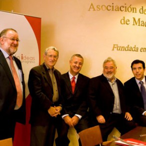 Charla-coloquio La comunicación en tiempos de crisis Charla-coloquio La comunicación en tiempos de crisis
