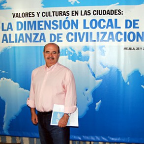 Zarrías: "Melilla es el espejo en el que deben mirarse las ciudades con diferen Zarrías: "Melilla es el espejo en el que deben mirarse las ciudades con diferentes etnias y culturas"