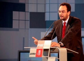 Antonio Hernando: "Las grandes políticas se tienen que concretar en las calles Antonio Hernando: "Las grandes políticas se tienen que concretar en las calles y en los barrios"