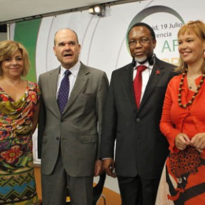 Chaves destaca el "vínculo cada vez más prioritario y estratégico" de España Chaves destaca el "vínculo cada vez más prioritario y estratégico" de España con el continente africano