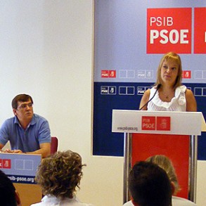 Pajín: "Nos ha tocado a los socialistas tomar decisiones difíciles pero necesa Pajín: "Nos ha tocado a los socialistas tomar decisiones difíciles pero necesarias para garantizar el futuro de nuestro Estado del bienestar"