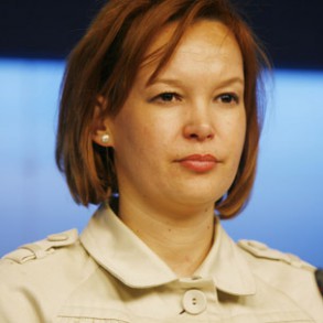 Leire Pajín dice que hoy "no caben debates precipitados" sobre la misión en Af Leire Pajín dice que hoy "no caben debates precipitados" sobre la misión en Afganistán