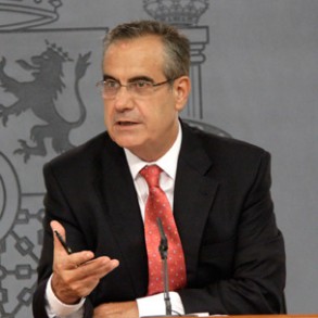 Corbacho dice que la nueva reforma laboral será "larga" y beneficiosa Corbacho dice que la nueva reforma laboral será "larga" y beneficiosa