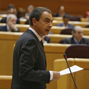 Zapatero dice que las iniciativas económicas del PP son "un folio en blanco" Zapatero dice que las iniciativas económicas del PP son "un folio en blanco"