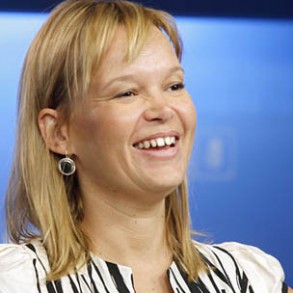 Pajín asegura que no se aparcarán las reformas importantes que necesita Españ Pajín asegura que no se aparcarán las reformas importantes que necesita España y que "éste es un gobierno que actúa a favor del interés general"