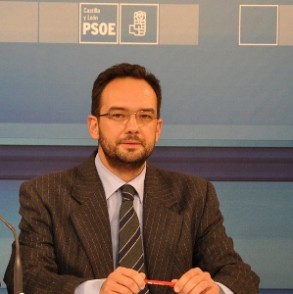 El PSOE no acepta lecciones del partido que más profundamente y en más ocas El PSOE no acepta lecciones del partido que más profundamente y en más ocasiones ha pisoteado el Pacto Antitransfuguismo