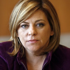 El PSOE condena la intentona golpista y pide restablecer el orden legal . El PSOE condena la intentona golpista y pide restablecer el orden legal .