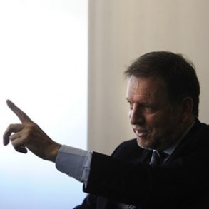 "Zapatero está en su mejor momento, lo del 'poszapaterismo' va para largo" "Zapatero está en su mejor momento, lo del 'poszapaterismo' va para largo"