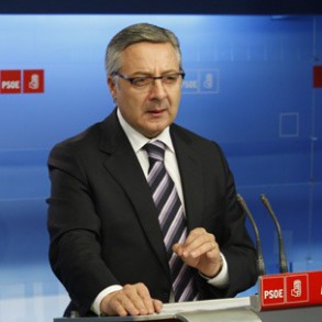 Blanco asegura que "no hay ninguna reunión" entre PSE y Batasuna, sino "demasia Blanco asegura que "no hay ninguna reunión" entre PSE y Batasuna, sino "demasiado ruido"