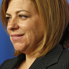Elena Valenciano: El único objetivo del PP es desgastar al gobierno y empeora Elena Valenciano: El único objetivo del PP es desgastar al gobierno y empeorar la situación