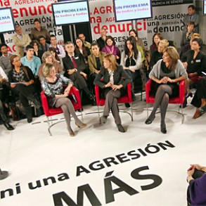 Leire Pajín: "Hoy el Gobierno que preside Zapatero ha vuelto a demostrar que la Leire Pajín: "Hoy el Gobierno que preside Zapatero ha vuelto a demostrar que la igualdad es una prioridad y que la lucha contra la violencia de género es una constante"