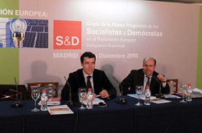 Jáuregui coincide con el director de IDEAS en la necesidad de que la UE acuerde Jáuregui coincide con el director de IDEAS en la necesidad de que la UE acuerde nuevas figuras fiscales que graven consumo, polución y especulación excesivos