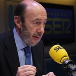 Rubalcaba dice a Otegi que no se dirija al Estado sino a ETA Rubalcaba dice a Otegi que no se dirija al Estado sino a ETA