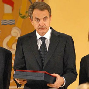 Zapatero: el fin de ETA llegará, pero la memoria de sus víctimas permanecerá Zapatero: el fin de ETA llegará, pero la memoria de sus víctimas permanecerá