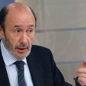 Rubalcaba ve posible, aunque no cerca, el acuerdo con los agentes sociales p Rubalcaba ve posible, aunque no cerca, el acuerdo con los agentes sociales para alcanzar un gran pacto laboral y social