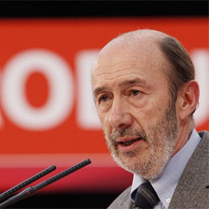 Rubalcaba: Cada vez que el PP se presenta como el valedor de las autonomías, la Rubalcaba: Cada vez que el PP se presenta como el valedor de las autonomías, las pensiones, la educación o la sanidad publica, "nos están dando la razón"